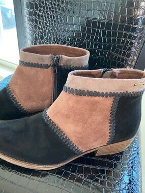 Roxy suede booties sz 8